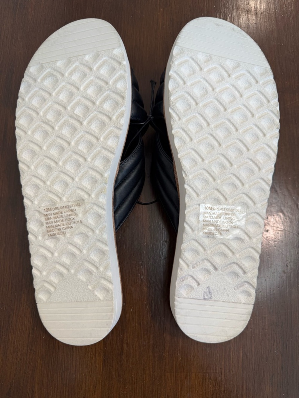 Kensie Dream Quilted Cross Band Sandals Slides Black Size 10 Supportive - Picture 3 of 6